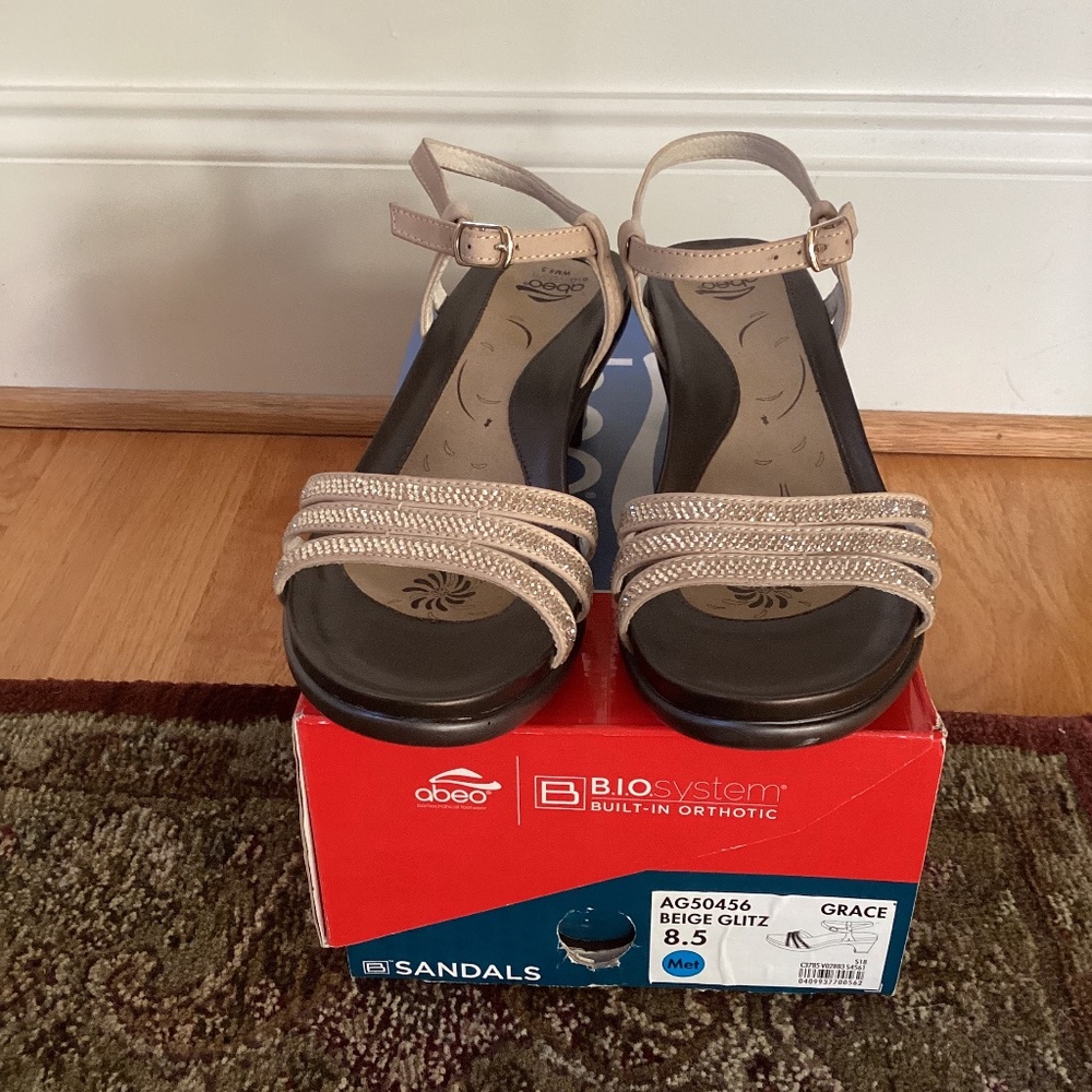 Abeo Grace Dressy Sandal in Beige Glitz. EUC with original box.